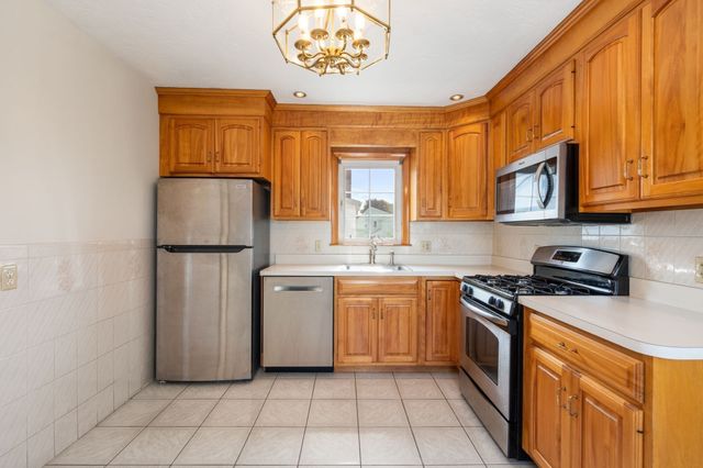 19 Penn St, Quincy, MA 02169