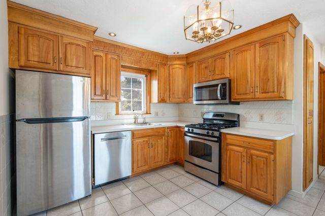 19 Penn St, Quincy, MA 02169