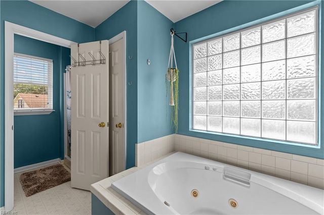 109 Castle CT, Suffolk, VA 23434