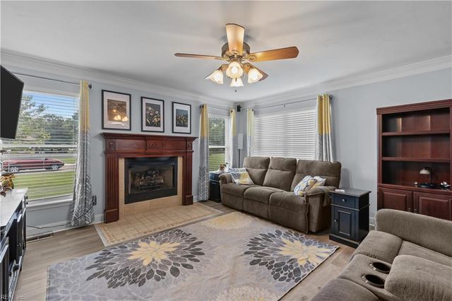 109 Castle CT, Suffolk, VA 23434