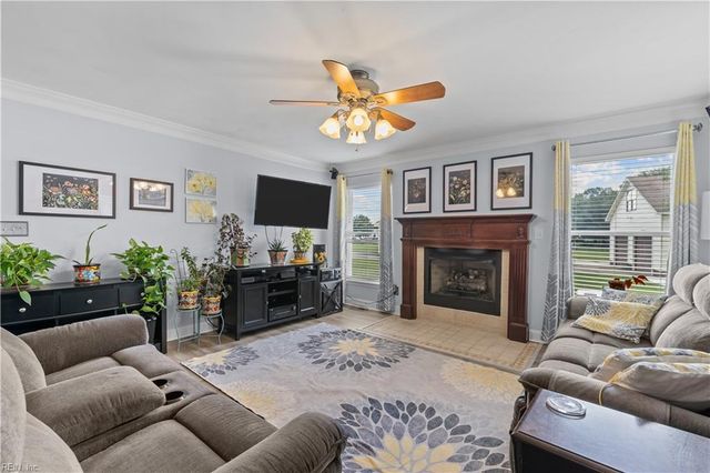109 Castle CT, Suffolk, VA 23434