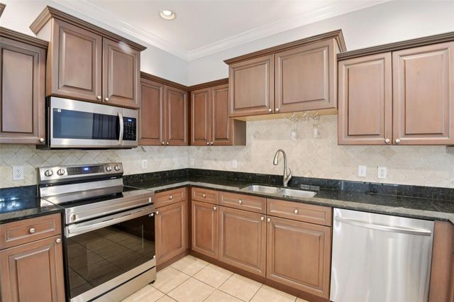 300 VALENCIA CIRCLE, St Petersburg, FL 33716