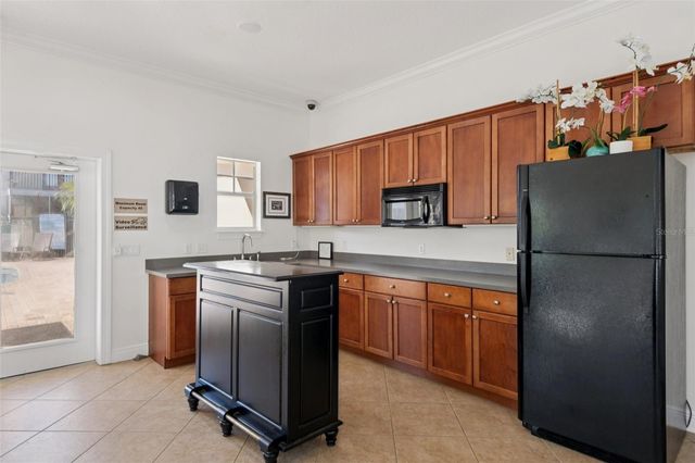 300 VALENCIA CIRCLE, St Petersburg, FL 33716