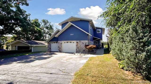 1747 Shankin Drive, Wolverine Lake, MI 48390