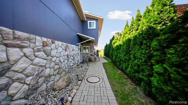 1747 Shankin Drive, Wolverine Lake, MI 48390