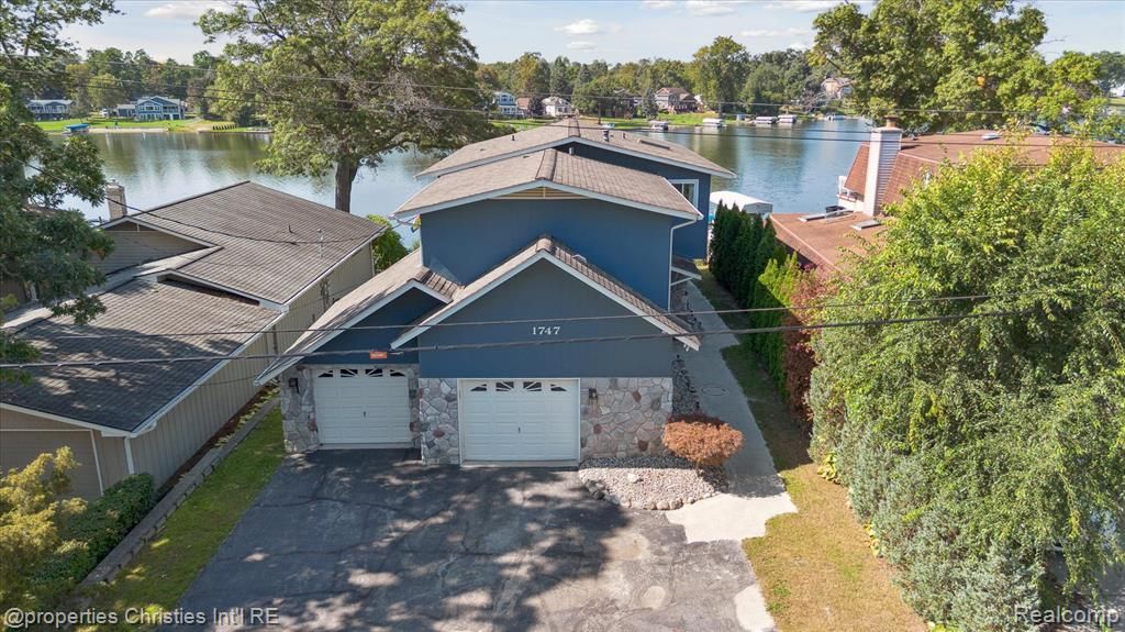 1747 Shankin Drive, Wolverine Lake, MI 48390