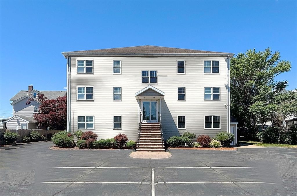 65 Centre St 12, Lynn, MA 01905