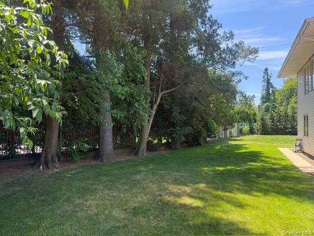 1015 Dartmouth Lane, Woodmere, NY 11598