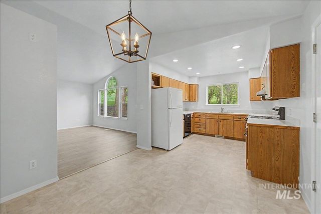 2501 W Hill Rd, Boise, ID 83702