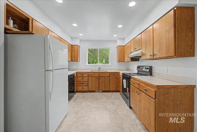 2501 W Hill Rd, Boise, ID 83702