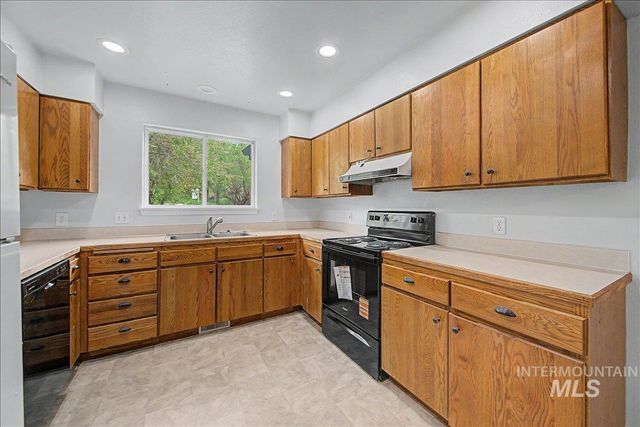 2501 W Hill Rd, Boise, ID 83702