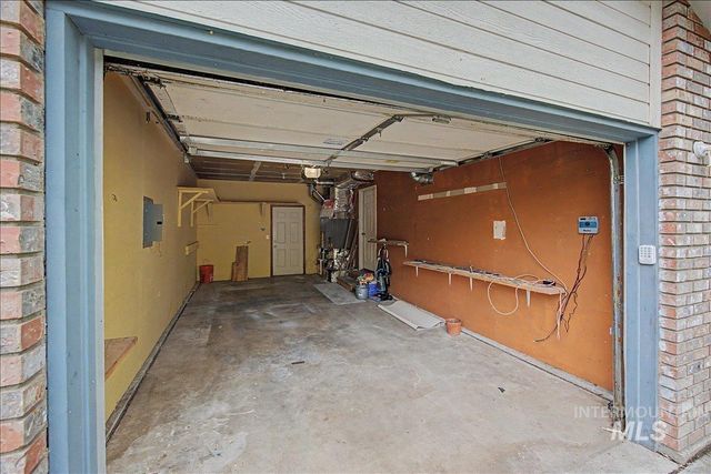 2501 W Hill Rd, Boise, ID 83702