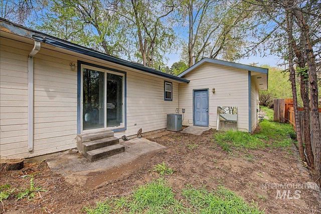 2501 W Hill Rd, Boise, ID 83702