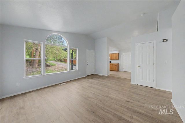 2501 W Hill Rd, Boise, ID 83702