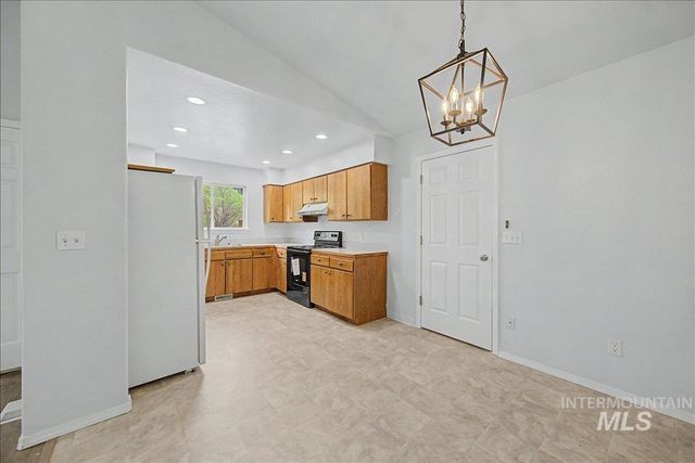 2501 W Hill Rd, Boise, ID 83702