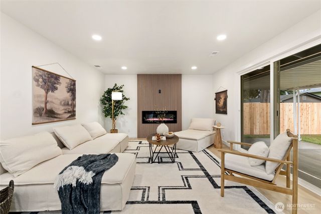 10115 109th Avenue SW, Tacoma, WA 98498