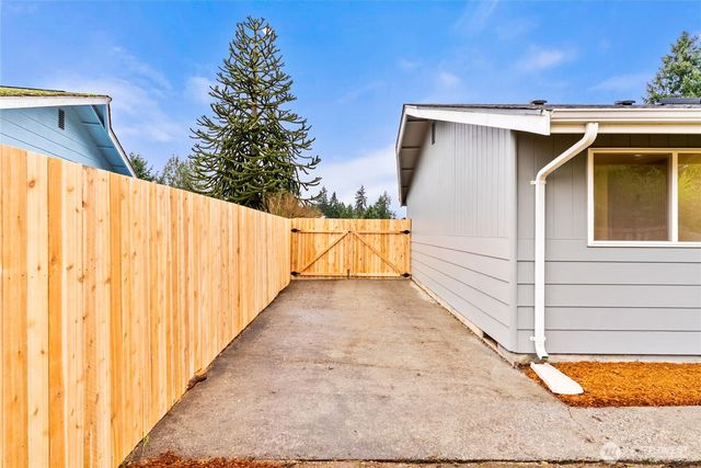 10115 109th Avenue SW, Tacoma, WA 98498