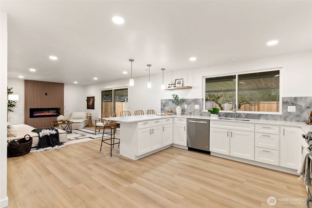 10115 109th Avenue SW, Tacoma, WA 98498