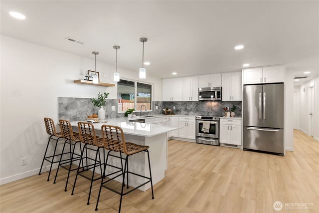 10115 109th Avenue SW, Tacoma, WA 98498