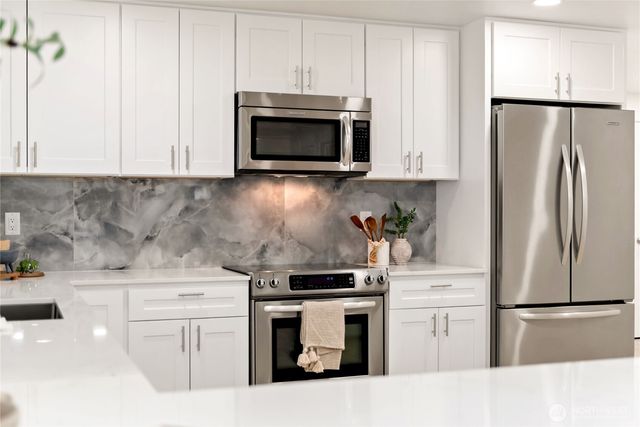 10115 109th Avenue SW, Tacoma, WA 98498