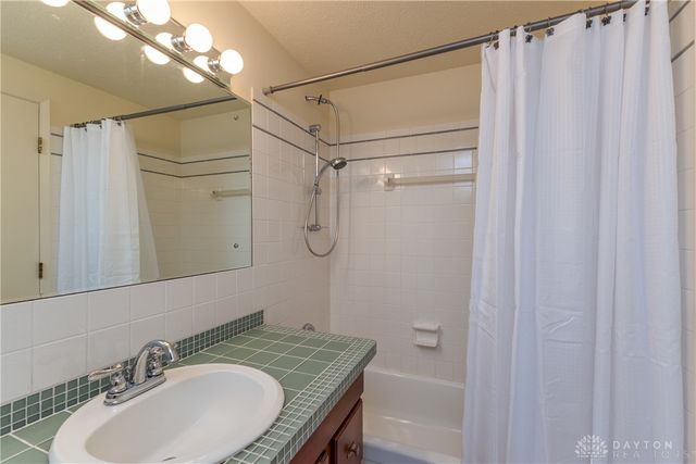 6065 Country Estates Drive, Tipp City, OH 45371