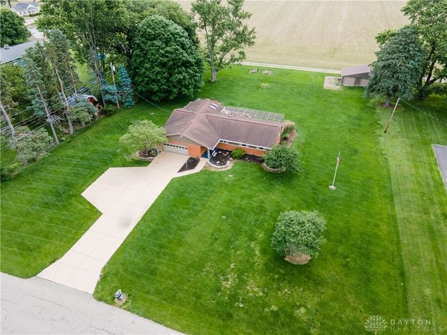 6065 Country Estates Drive, Tipp City, OH 45371