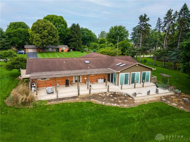 6065 Country Estates Drive, Tipp City, OH 45371