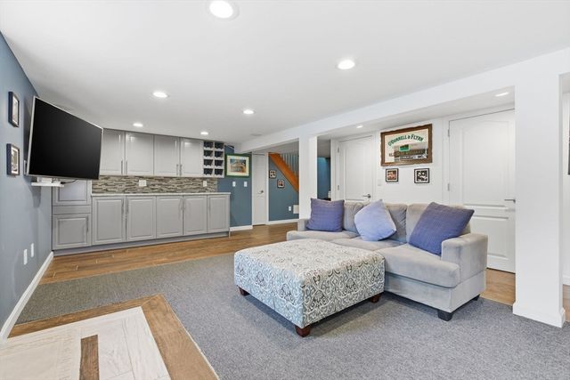9 James Terrace, Woburn, MA 01801