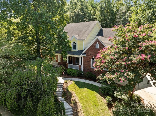 9429 Briarwick Lane, Charlotte, NC 28277