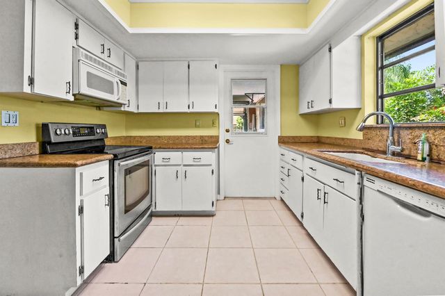 329 Knob Hill Boulevard, Boca Raton, FL 33431