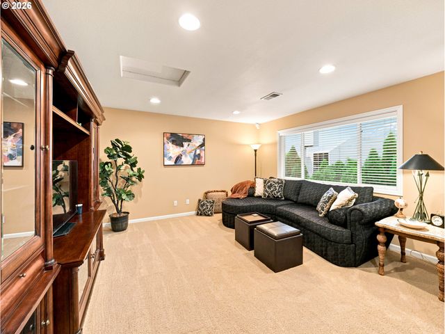 9630 Sw IOWA Dr, Tualatin, OR 97062
