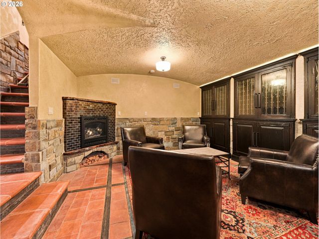 9630 Sw IOWA Dr, Tualatin, OR 97062