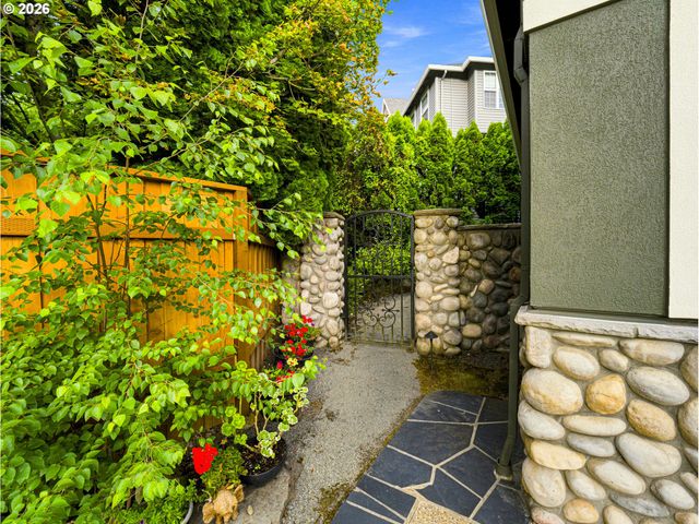 9630 Sw IOWA Dr, Tualatin, OR 97062