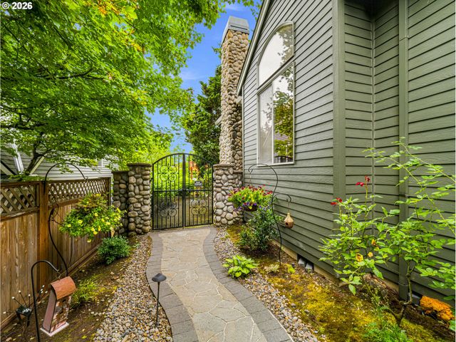 9630 Sw IOWA Dr, Tualatin, OR 97062