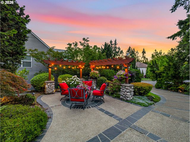 9630 Sw IOWA Dr, Tualatin, OR 97062