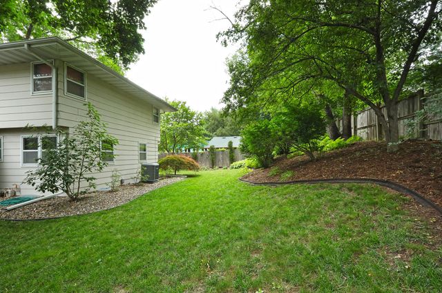 1055 21st Street, West Des Moines, IA 50265