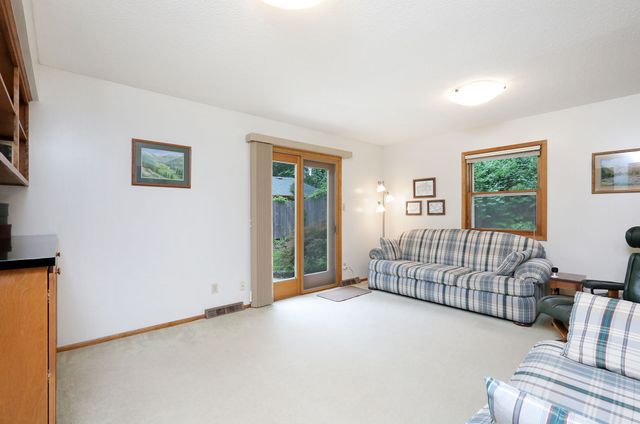 1055 21st Street, West Des Moines, IA 50265