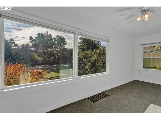 1115 Sw HARBOR Ave, Lincoln City, OR 97367