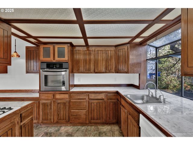 1115 Sw HARBOR Ave, Lincoln City, OR 97367