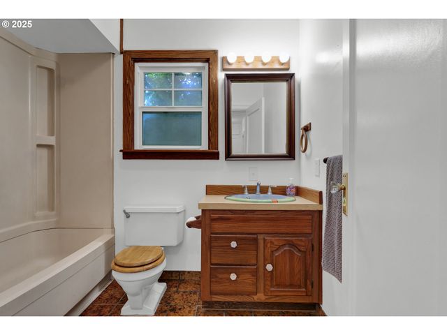 1115 Sw HARBOR Ave, Lincoln City, OR 97367