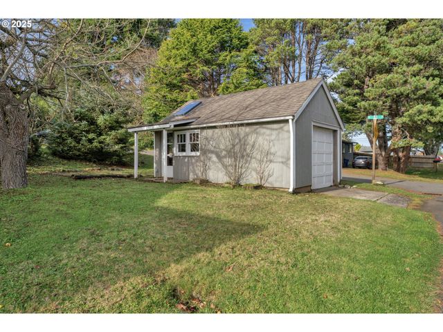 1115 Sw HARBOR Ave, Lincoln City, OR 97367