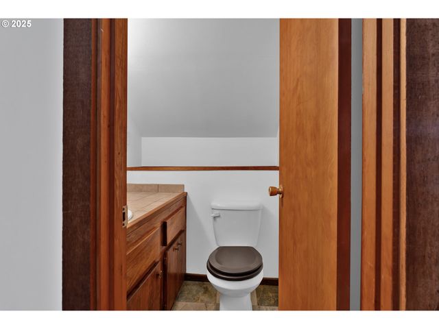 1115 Sw HARBOR Ave, Lincoln City, OR 97367