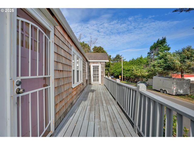 1115 Sw HARBOR Ave, Lincoln City, OR 97367