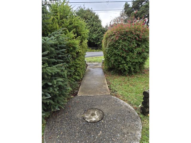 1115 Sw HARBOR Ave, Lincoln City, OR 97367