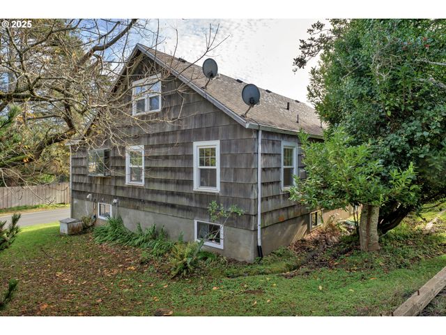 1115 Sw HARBOR Ave, Lincoln City, OR 97367