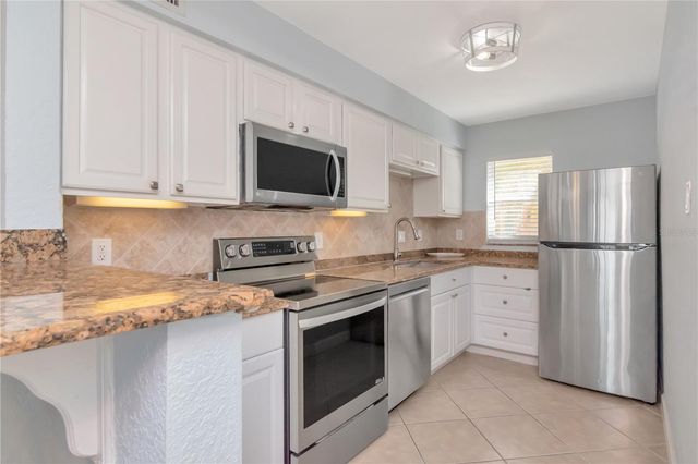 2675 ST JOSEPHS DRIVE E B, Dunedin, FL 34698