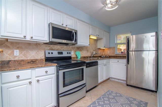 2675 ST JOSEPHS DRIVE E B, Dunedin, FL 34698