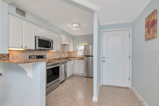 2675 ST JOSEPHS DRIVE E B, Dunedin, FL 34698