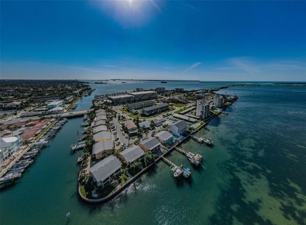 2675 ST JOSEPHS DRIVE E B, Dunedin, FL 34698