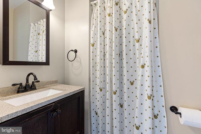 10 BUCHANAN CIR, Newark, DE 19702